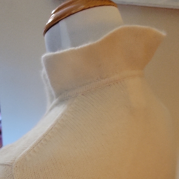 Kinross Cream Ruffle Cardigan - Picture 4 of 9